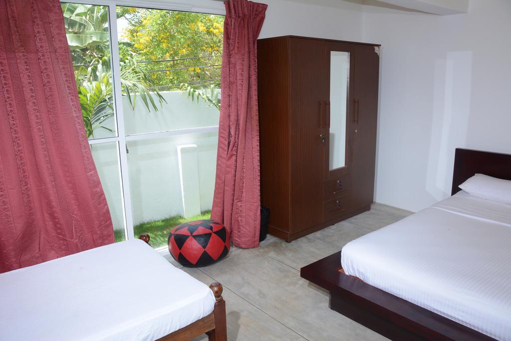 Hotel Tobiko Trincomalee Bagian luar foto