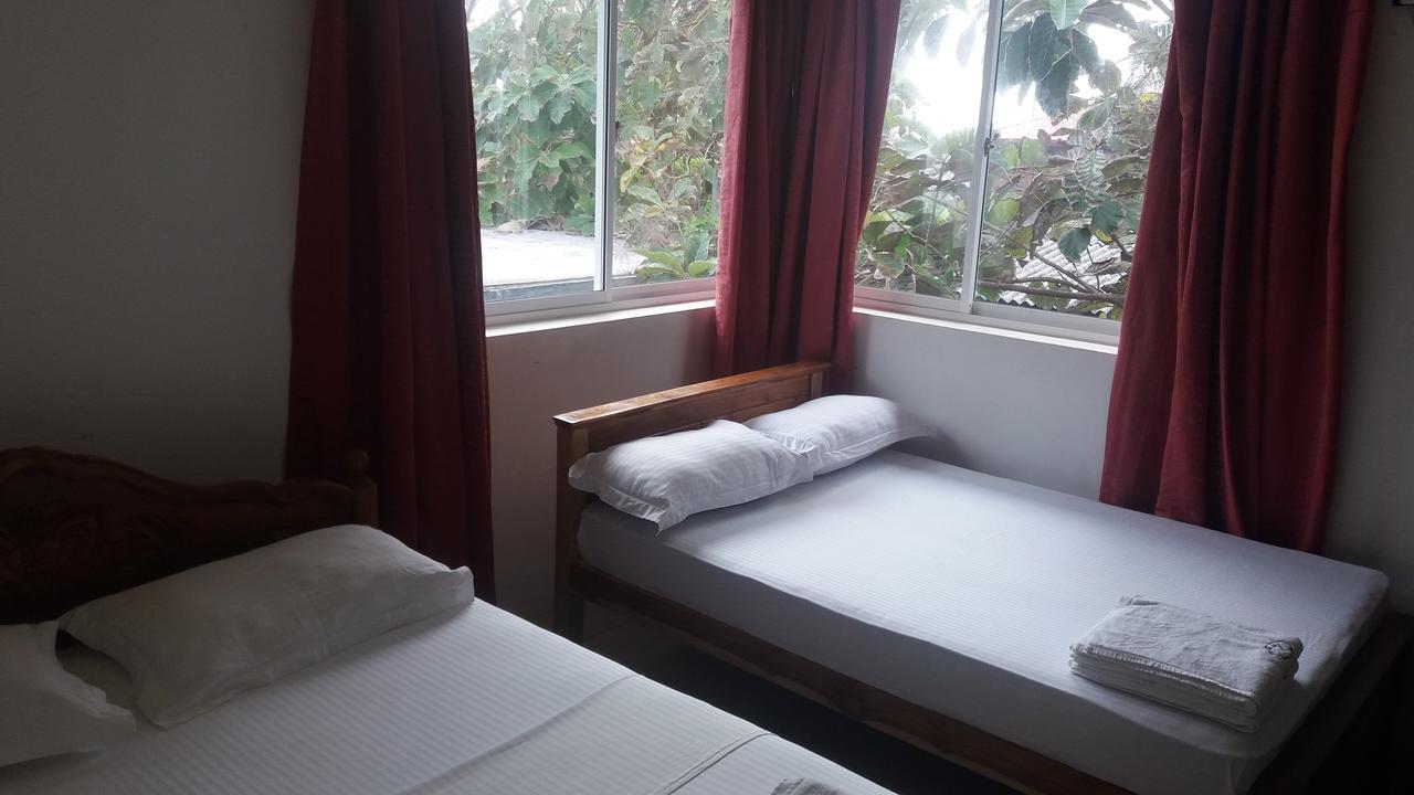 Hotel Tobiko Trincomalee Bagian luar foto