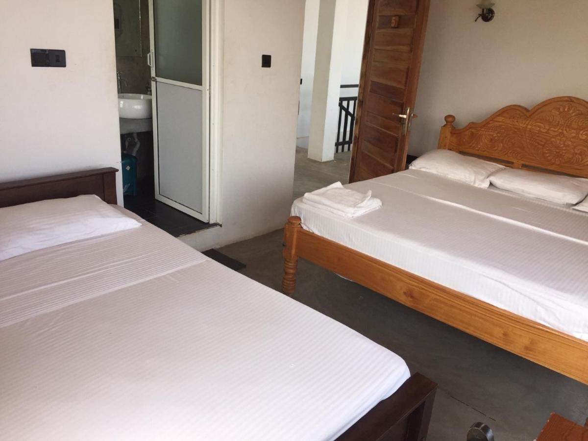 Hotel Tobiko Trincomalee Bagian luar foto